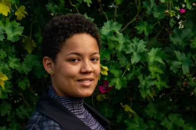 elizabeth antoine hands