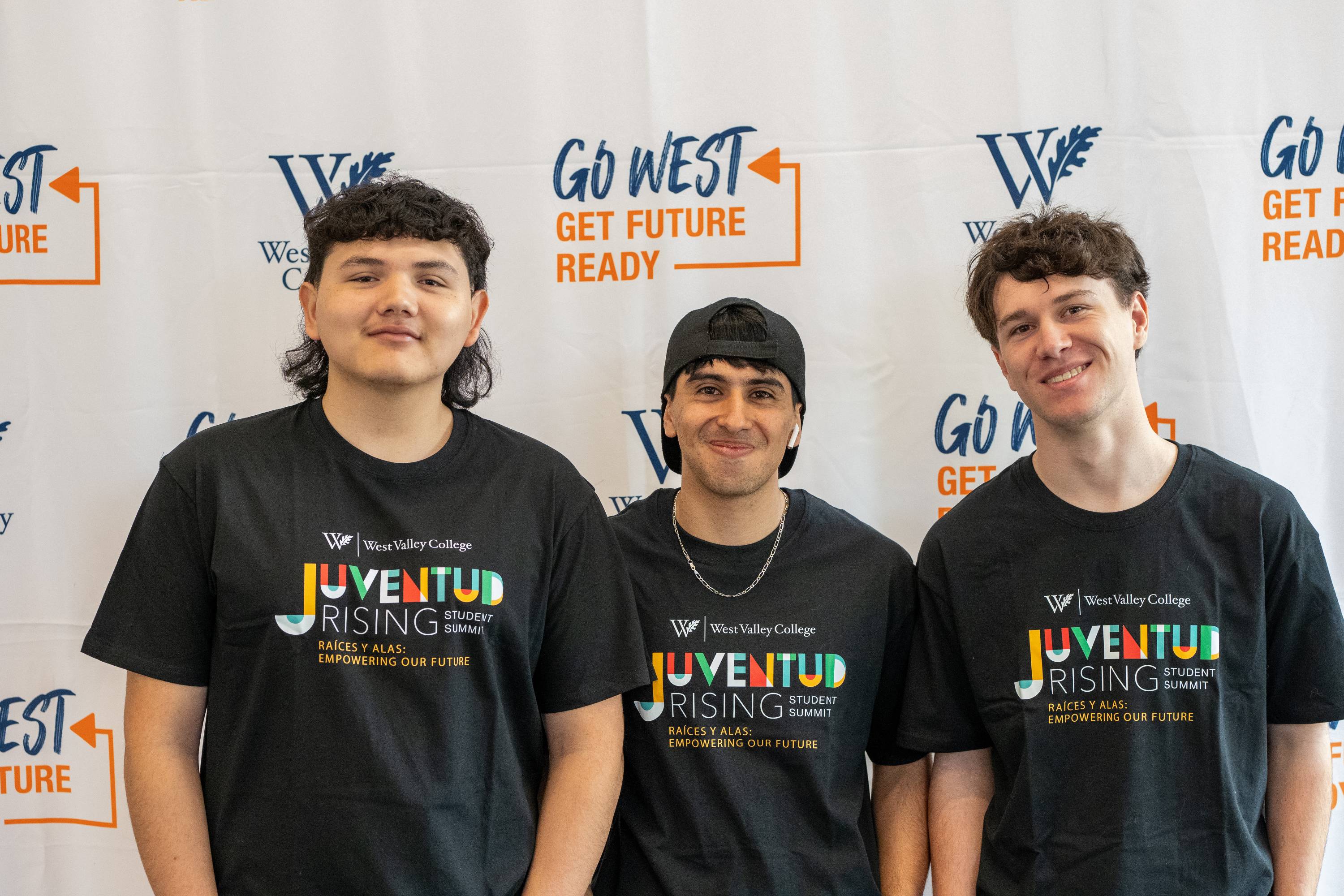 three students at juventud event